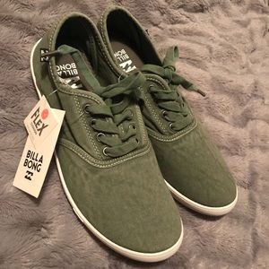 **NWT** Billabong flex cushion shoes size 9